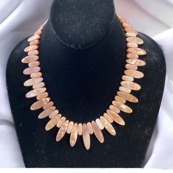 Stunning Mother of Pearl MOP Shell Bib Style Necklace Handmade/Beaded - Picture 1 of 3